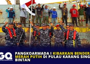 Pangkoarmada I Kibarkan Bendera Merah Putih di Pulau Karang Singa Bintan