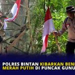 Polres Bintan Kibarkan Bendera Merah Putih di Puncak Gunung Bintan