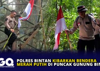 Polres Bintan Kibarkan Bendera Merah Putih di Puncak Gunung Bintan