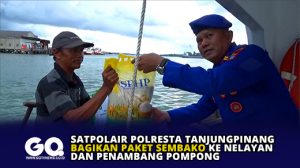 Satpolair Polresta Tanjungpinang Bagikan Paket Sembako ke Nelayan dan Penambang Pompong