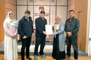 Rahma-Rizha Hafiz Penuhi Kewajiban, Serahkan LADK ke KPU Tanjungpinang