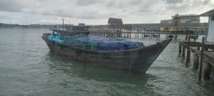 Bea Cukai Tanjungpinang Amankan Kapal Kayu Bawa Sembako dari Batam