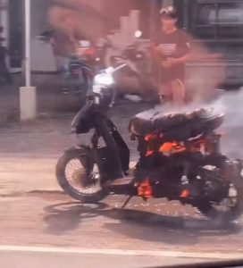 Sebuah Motor Terbakar di Jalan Raja Haji Fisbilillah Tanjungpinang