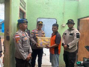 Polsek Gunung Kijang Salurkan Bantuan Kepada Korban Bencana Angin Kencang