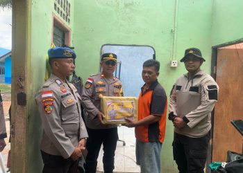 Polsek Gunung Kijang Salurkan Bantuan Kepada Korban Bencana Angin Kencang.