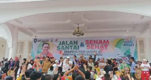 Senam Sehat Sempena HUT Kepri ke-22 Ricuh, Peserta Berdesakan Rebutan Kupon