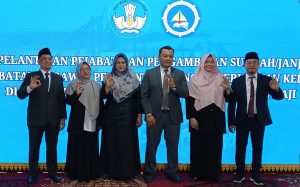 Usai dilantik Rektor UMRAH Instruksikan Dekan Baru Seirama Memajukan Kampus