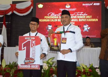 Pantun ISROCK Dapat Nomor 1 : Jika Karimun Ingin Maju Maka Pilihlah Nomor 1 ‘Menyala Abangku’