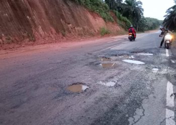 Jalan Rusak di Lintas Timur Bintan Tak Kunjung Dibenahi.