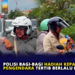 Polis Bagi-Bagi Hadiah Kepada Pengendara Tertib Berlalu Lintas