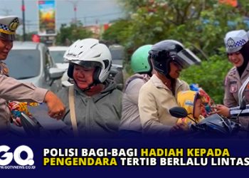 Polis Bagi-Bagi Hadiah Kepada Pengendara Tertib Berlalu Lintas
