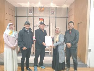 Rahma – Rizha Jadi Paslon Pertama Serahkan LPSDK ke KPU