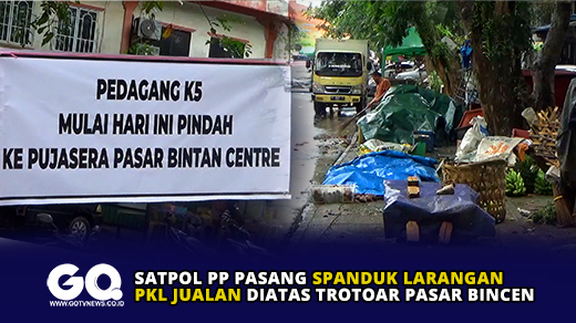 Satpol PP Pasang Spanduk Larangan PKL Jualan Diatas Trotoar Pasar Bincen