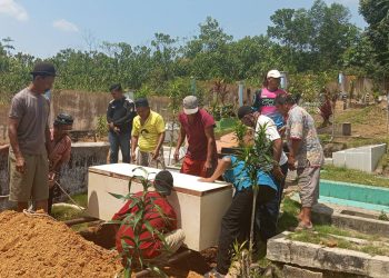 Tidak Ada yang Mengenali, Mayat Tanpa Identitas di Bintan Akhirnya Dimakamkan.
