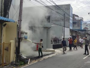Diduga Korsleting Listrik, Trafo PLN di Jalan Tamiang Terbakar