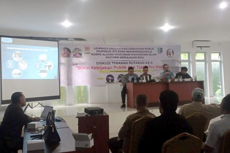 Ade Angga Kritisi Biaya IT Rp500 Juta Sebagai Alasan Kenaikan Tarif Pelabuhan SBP