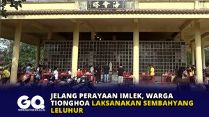 Jelang Perayaan Imlek, Warga Tionghoa Laksanakan Sembahyang Leluhur