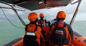Kapal Jenis Longboat Alami Kecelakaan di Karimun, 6 Selamat dan 3 Masih Hilang