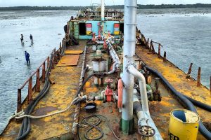 Kapal Tak Bertuan Ditemukan Kandas di Perairan Teluk Sebong Bintan