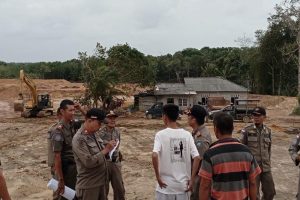 Satpol PP Hentikan Pembangunan Gedung di Lahan Tambak Udang Desa Penghujan Bintan