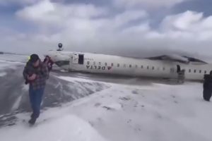 Pesawat Delta Airlines Kecelakaan Saat Mendarat di Bandara Toronto Pearson Kanada