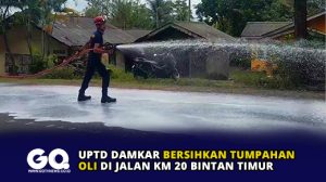 UPTD Damkar Bersihkan Tumpahan Oli di Jalan KM 20 Bintan Timur