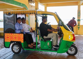 Mendiktisaintek Terpesona Saat Menginjakkan Kaki di Pulau Kelahiran Bahasa Indonesia