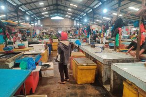 Dua Pengamen Mabuk Ancam Pedagang dengan Senjata Tajam di Pasar Bintan Center