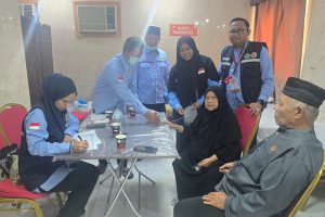Jemaah Haji Kloter 1 BTH Jalani Pemeriksaan Kesehatan Rutin di Makkah