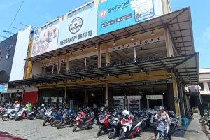 Motor Scoopy Dibawa Kabur dari Parkiran Kedai Kopi Batu 10, Pelaku Tertangkap CCTV