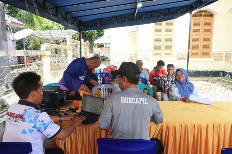 Disdukcapil Bintan Jemput Bola di Tambelan, Layani 338 Warga dalam Dua Hari