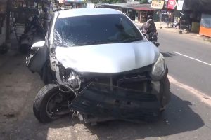 Nekat Salip di Jalan Nusantara, Pemotor Terpental hingga Luka-Luka