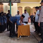 Lantik 53 PPPK di Kecamatan Tambelan, Roby Minta Berikan Pelayanan Terbaik untuk Masyarakat