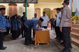 Lantik 53 PPPK di Kecamatan Tambelan, Roby Minta Berikan Pelayanan Terbaik untuk Masyarakat