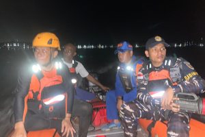 Kapal Long Boat Tenggelam di Selat Nenek Batam, 8 Orang Hilang