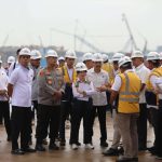 Wakil Kepala BP Batam Tinjau Persiapan Pengoperasian 4 STS Crane dari China