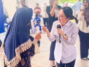 Wujud Kepedulian Amsakar – Li Claudia, 1.245 Lansia Terima Insentif Sebesar Rp 300 ribu