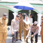 Alami Kekeringan, Polres Natuna Distribusikan 16.000 Liter Air Bersih ke Desa Tapau