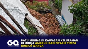 Batu Miring di Kawasan Kelurahan Kemboja Ambruk dan Nyaris Timpa Rumah Warga