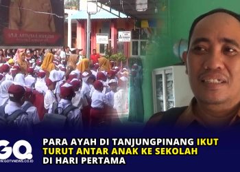 Para Ayah di Tanjungpinang Ikut Turut Antar Anak ke Sekolah di Hari Pertama