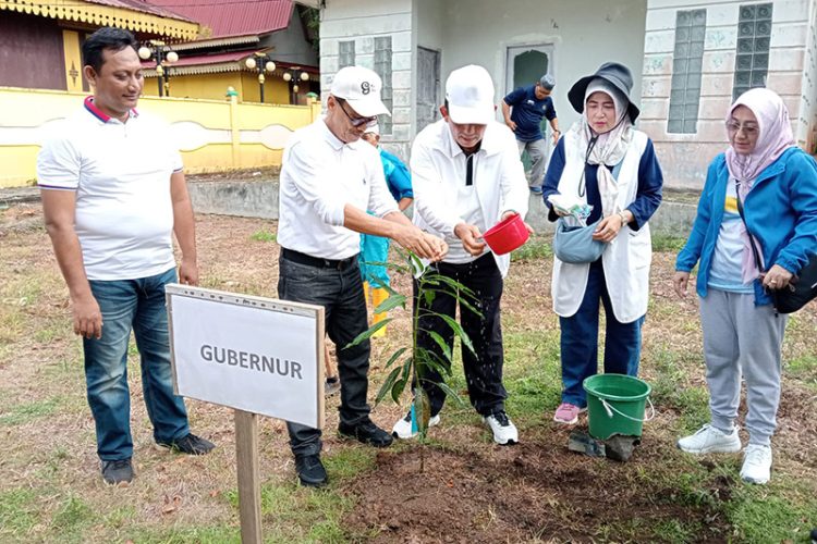 Hijaukan Warisan Budaya, 200 Pohon Buah Ditanam di Pulau Penyengat