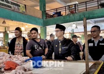 Bupati Karimun Minta Warga Tidak Panik Soal Stok Sembako Menipis