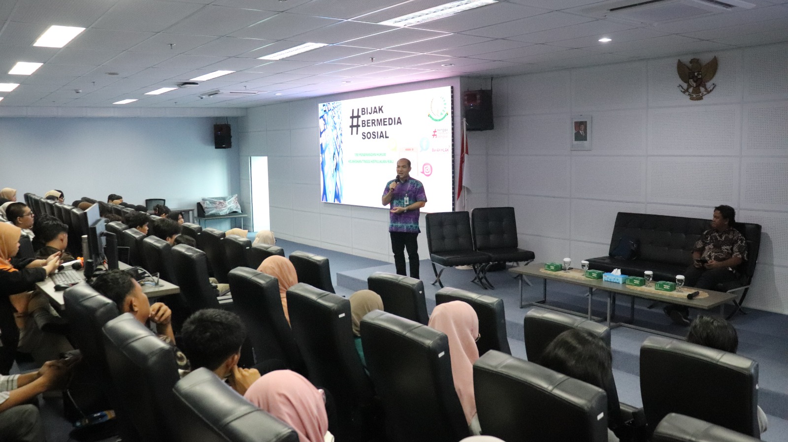 Kejati Kepri Edukasi Mahasiswa Politeknik Negeri Batam Agar Bijak Bermedsos dan Perlindungan Data Pribadi.