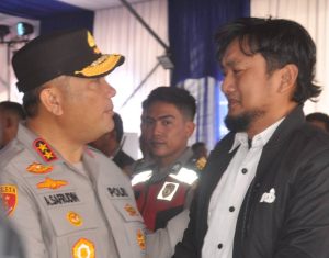 Tangis Haru Bripka Zulhamsyah Pelopor “Razia Perut Lapar” Dapat Hadiah Umroh dari Kapolda Kepri