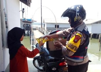 Dukung Gerakan Pangan Murah Gelar, Polsek Bukit Bestari Salurkan Door to Door