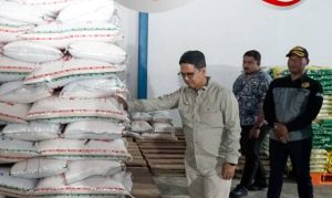Bupati Iskandarsyah Pastikan Ketersediaan Beras di Karimun Aman