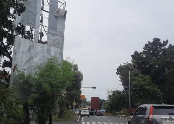 Papan Reklame Jalan Ahmad Yani Tanjungpinang Rusak, Warga Khawatir Tertimpa .