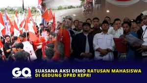 Suasana Aksi Demo Ratusan Mahasiswa di Gedung DPRD Kepri