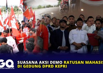 Suasana Aksi Demo Ratusan Mahasiswa di Gedung DPRD Kepri