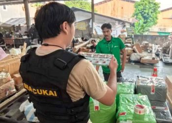 Berantas Rokok Ilegal, Bea Cukai Gencarkan Operasi Pasar di Berbagai Daerah.